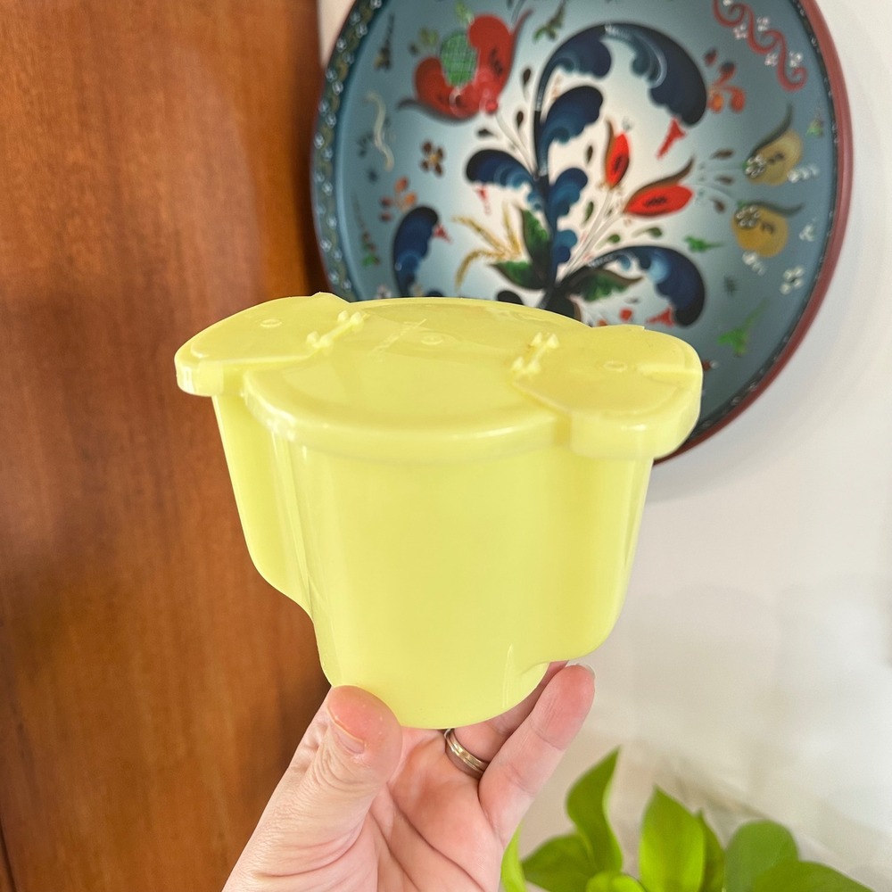 Vintage Tupperware Hourglass Sugar Dispenser Yellow Flip Top 1243